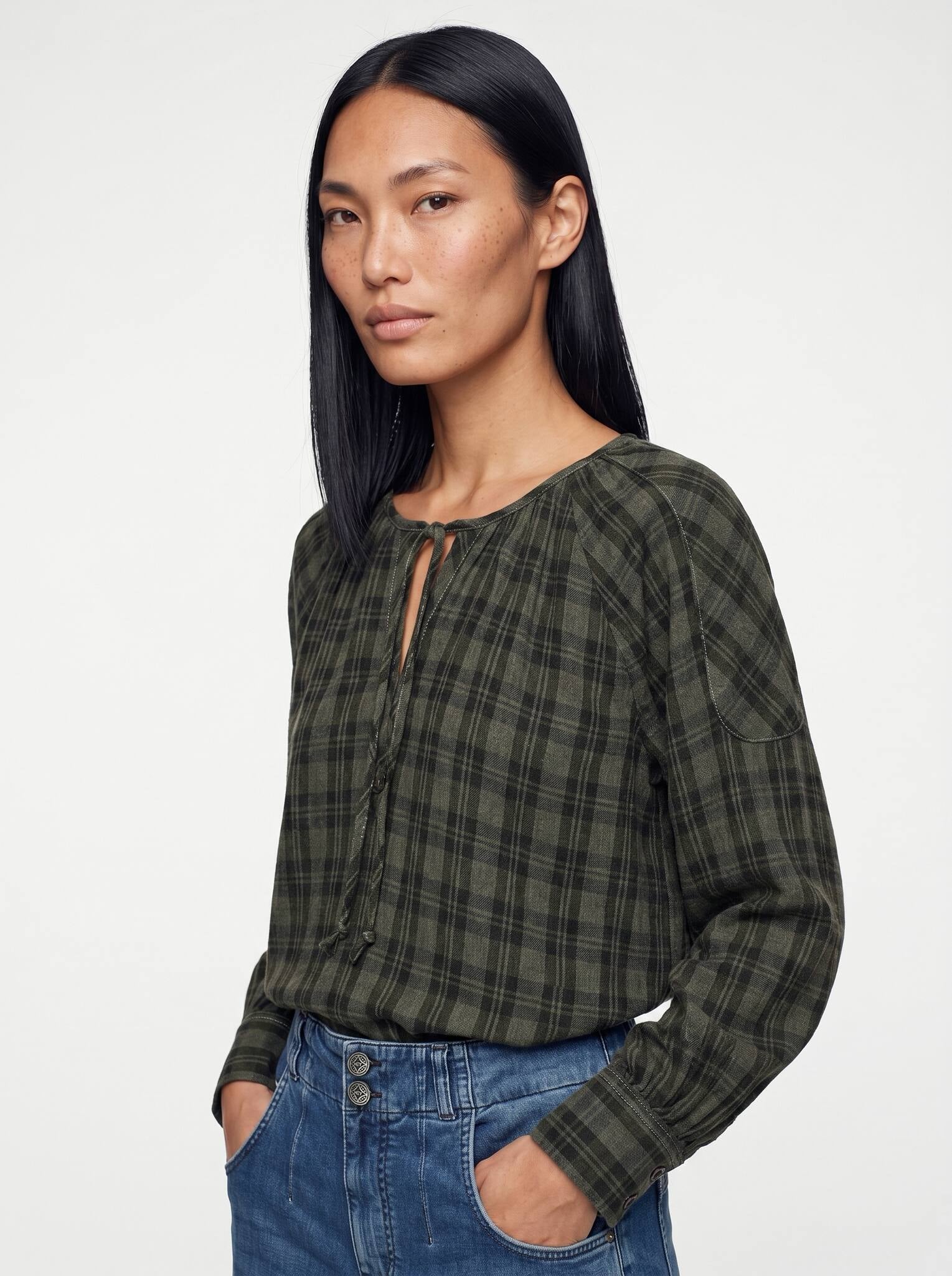 Modelshot / Kombu Green / Detail